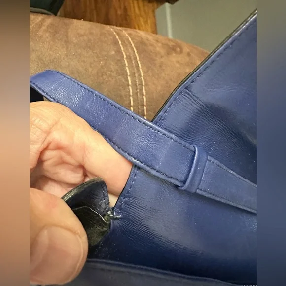 Salvatore Ferragamo Blue Leather Shoulder Purse - Picture 8 of 14